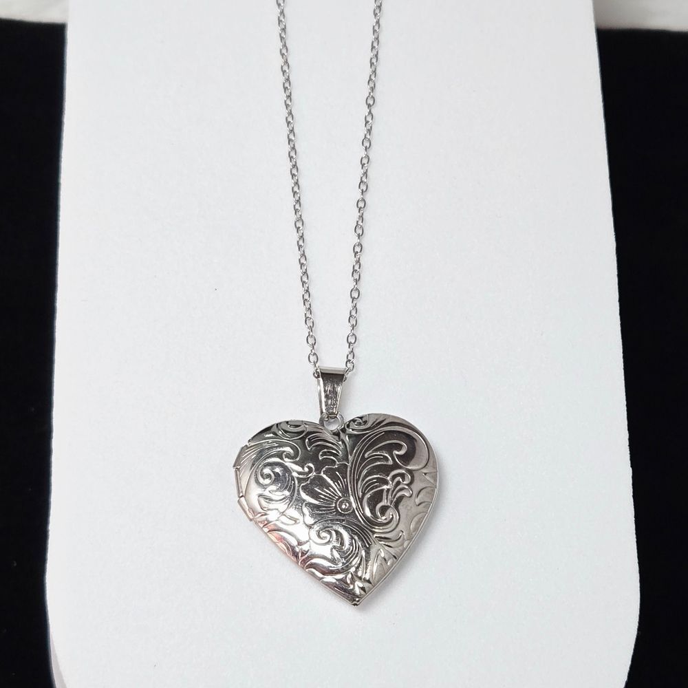 Floral Heart Locket Necklace Y2K Silver Stainless Steel Photo Frame Pendant Gift